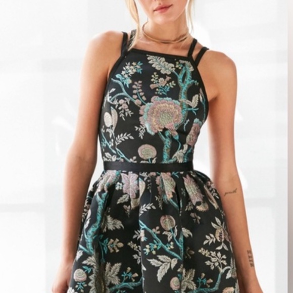 NWT Kimchi Blue || woman’s Hidden Dragon Jacquard Mini Dress Size: 4 - Picture 1 of 7